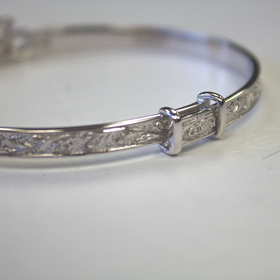 Solvar | Sterling Silver Baby Claddagh Bangle