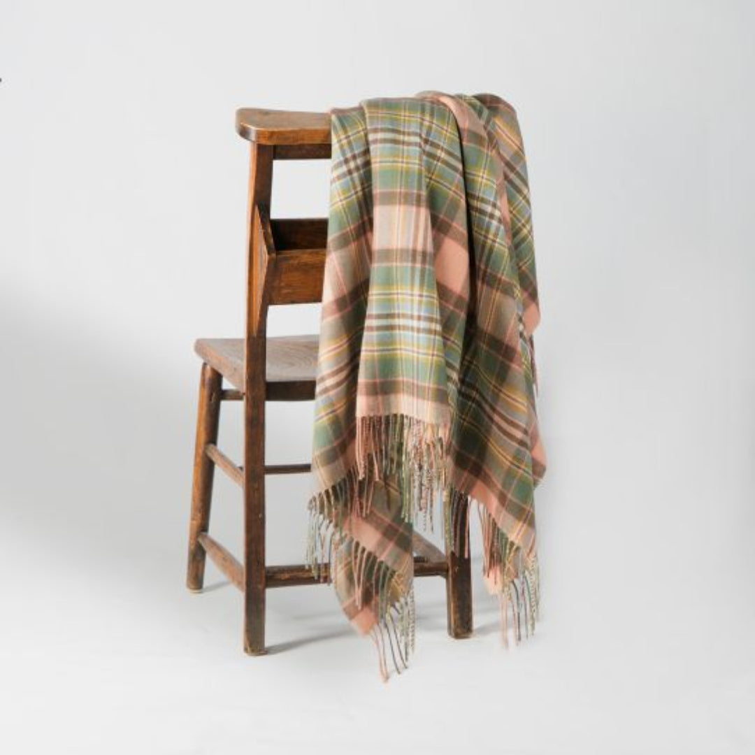 Lochcarron | Tartan Lambswool Blanket - Dundee Rose