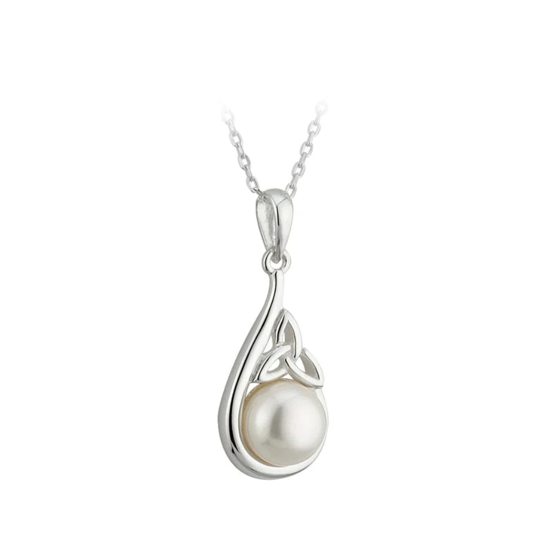 Solvar | Freshwater Pearl Trinity Knot Pendant