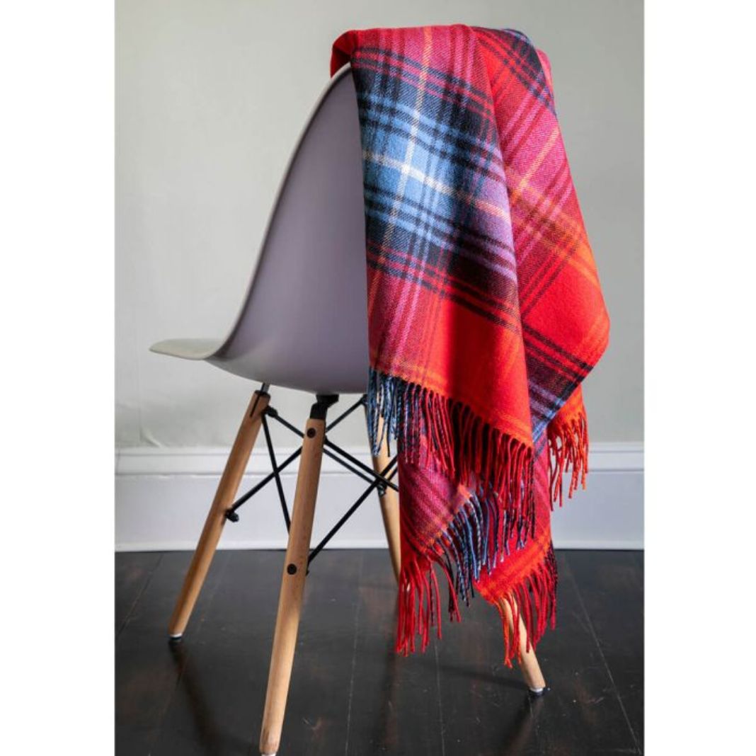 Lochcarron | Tartan Lambswool Blanket - Lochcarron Ruby
